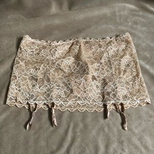 NWT VS garter skirt sz M